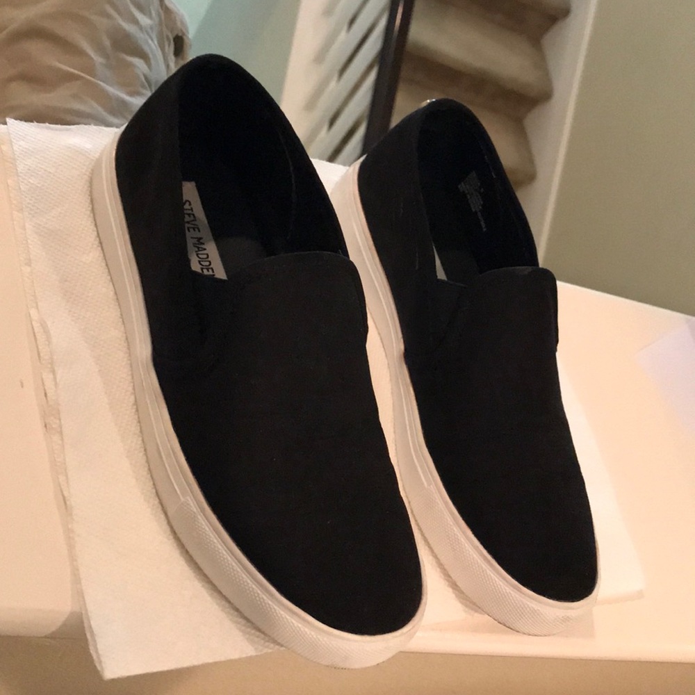 Steve Madden Slip on shoes size 8